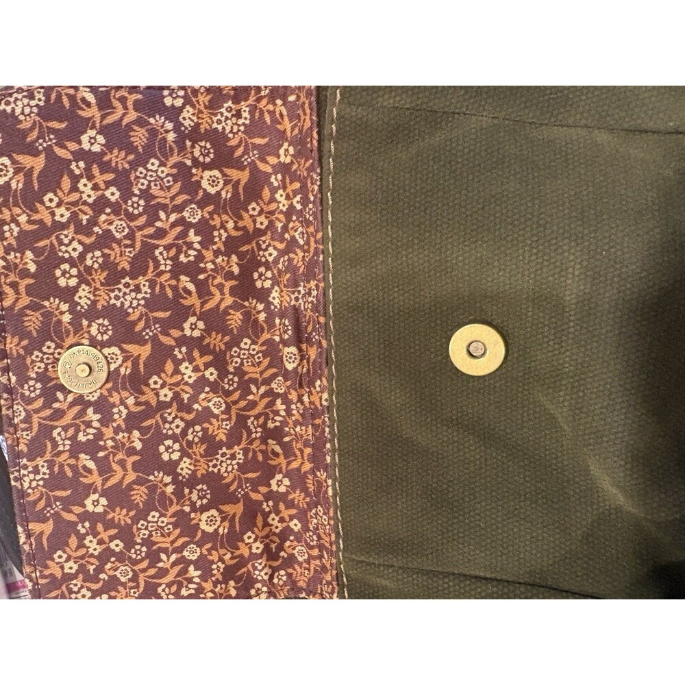 Fossil shoulder bag is made from dark green olive material - Picture 8 of 9